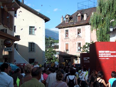 Les Cubix Rooms dans la rue du Bourg.