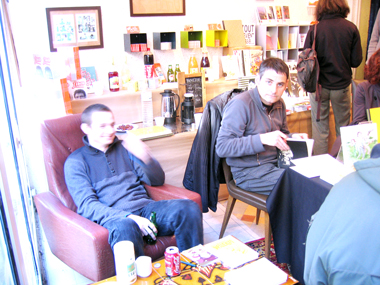 Luc Morvandiau et Nylso dans le salon de FLBLB