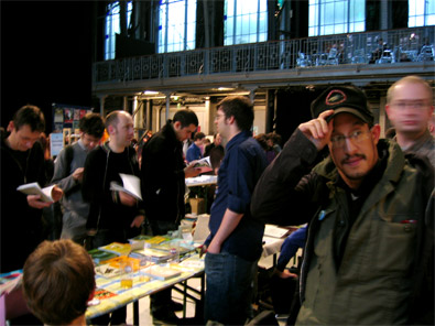 Parrondo en discussion avec Pierre et Francesco Defourny (Mycose)