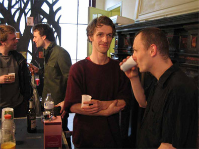 Derrière laurent et Alain, Renaud De Heyn et Ilan Manouach