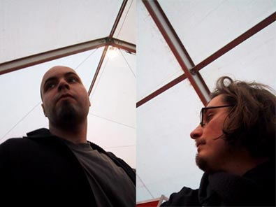 Thomas et David élaborent une stratégie.