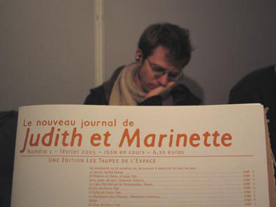 Sébastien à rejoint son stand. En avant plan 