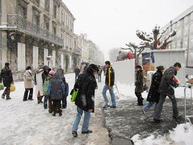 La neige a un peu surpris tout le monde, le paradis des glissades !