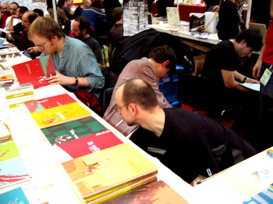 Le stand Atrabile, avec à gauche, Jason notre ancien compagnon d’atelier. Nous vous signalons au&nbsp;(…)