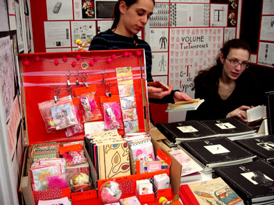 Isabelle Boinot et son petit monde (sur le stand des éditions R du Réel).