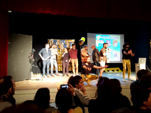 Le grand prix tant antendu. Le gagnant sera le vainqueur d’un concours de chaises musicales.